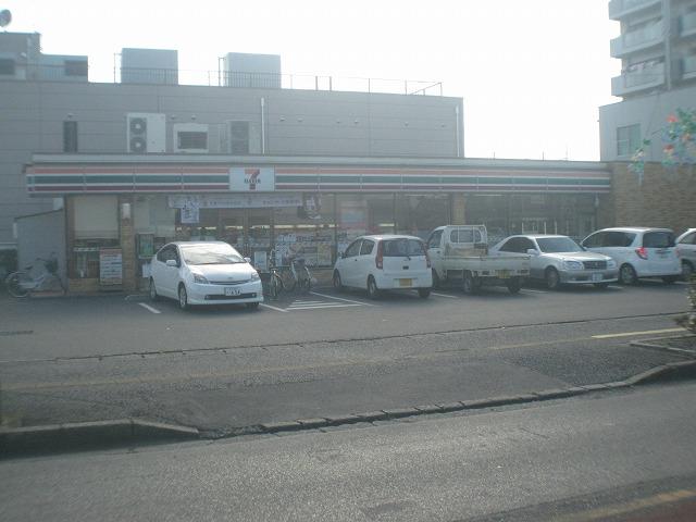 Convenience store. 800m something convenient to Seven-Eleven.