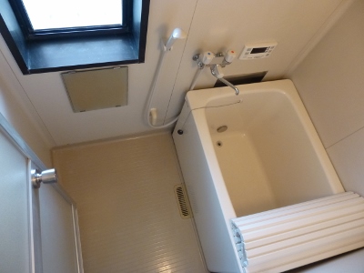 Bath. Tub with reheating function