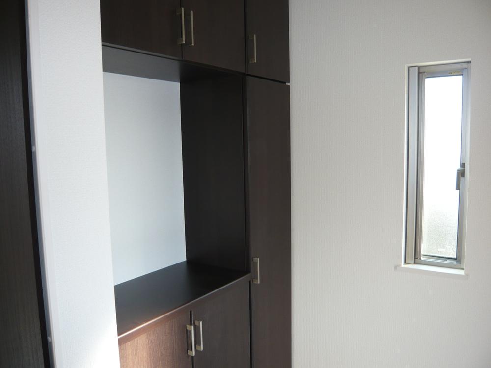 Entrance. Entrance storage