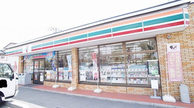 Convenience store. Seven-Eleven Kuki Washimiya 5-chome up (convenience store) 632m