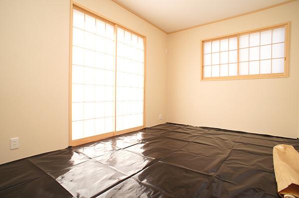 Non-living room. 1 Building