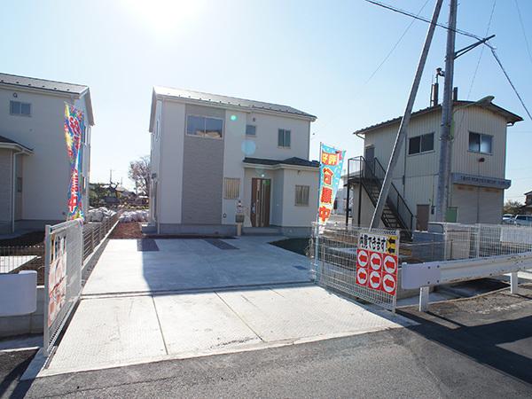 Local appearance photo. 1 Building