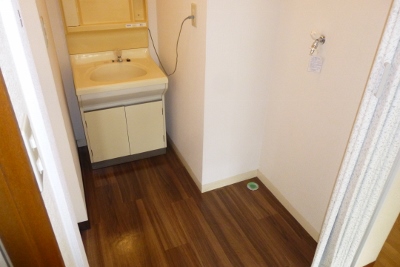 Washroom. Independent washroom ・ Dressing room ・ Laundry yard