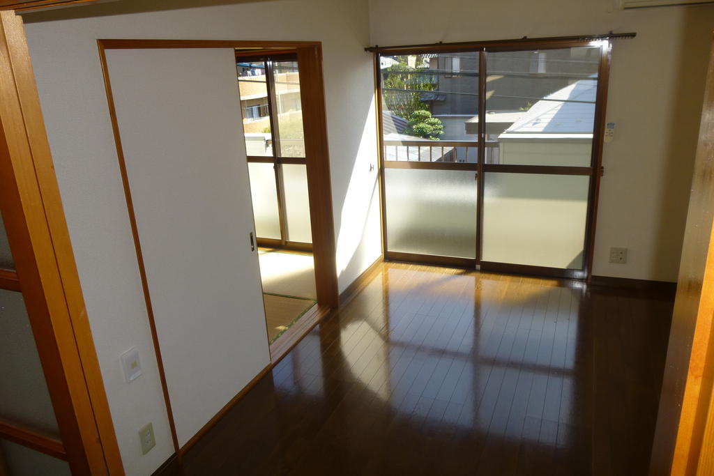 Other room space. Western-style 6 Pledge