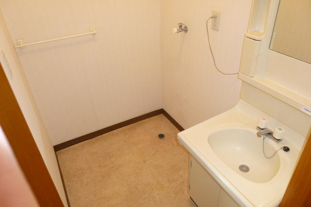 Washroom. Independent washroom ・ Washing machine Storage