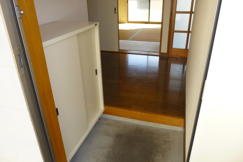 Entrance. There cupboard