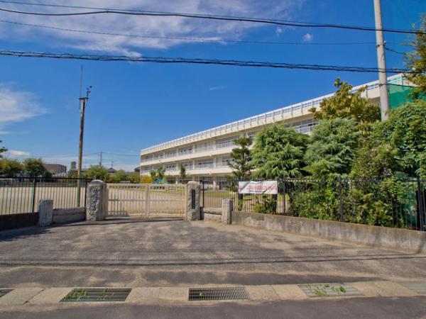 Primary school. Washimiya until elementary school 430m