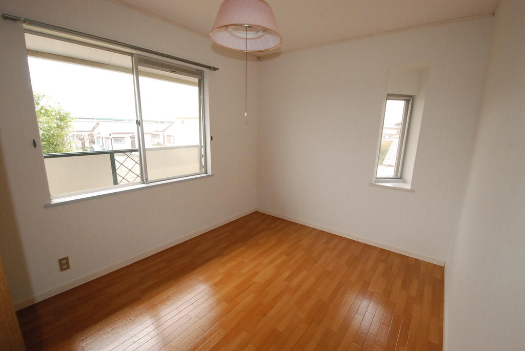 Living and room. 2 Kaiyoshitsu