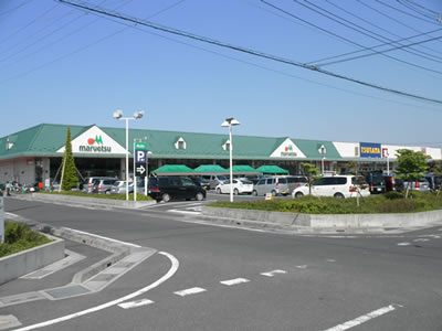 Shopping centre. M's Town Satte until the (shopping center) 1213m