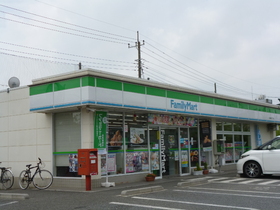 Convenience store. 1000m to Family Mart (convenience store)