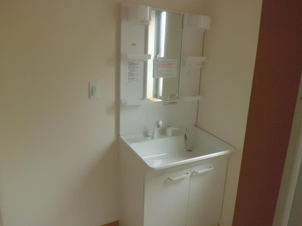 Wash basin, toilet. Indoor (10 May 2013) Shooting