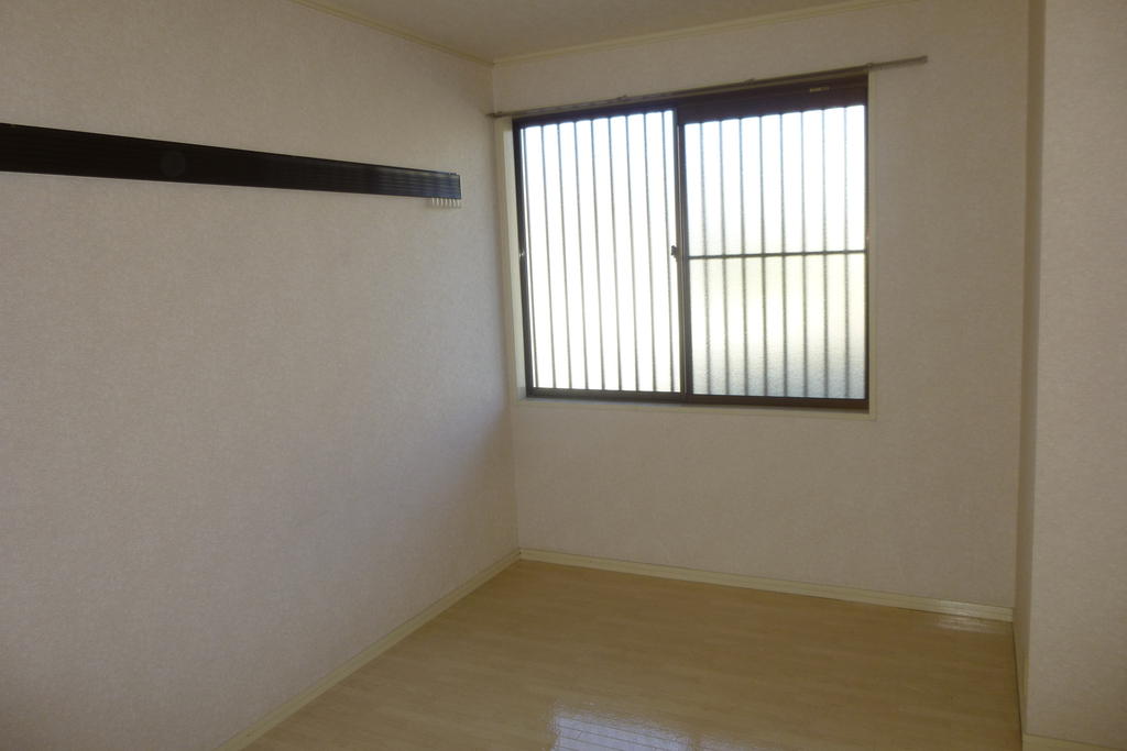 Other room space. On the Western-style 5.5K