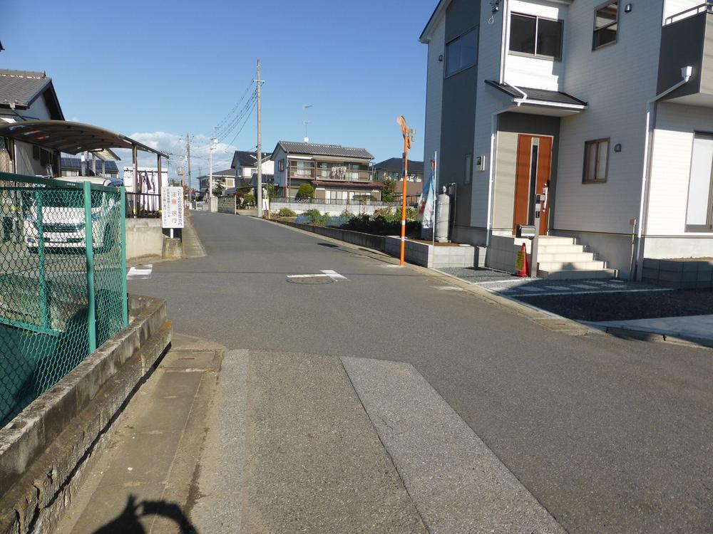 Local photos, including front road. 2013.10.29 shooting. Local front road