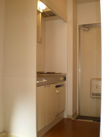 Kitchen. Reference photograph ・ Same building equipment