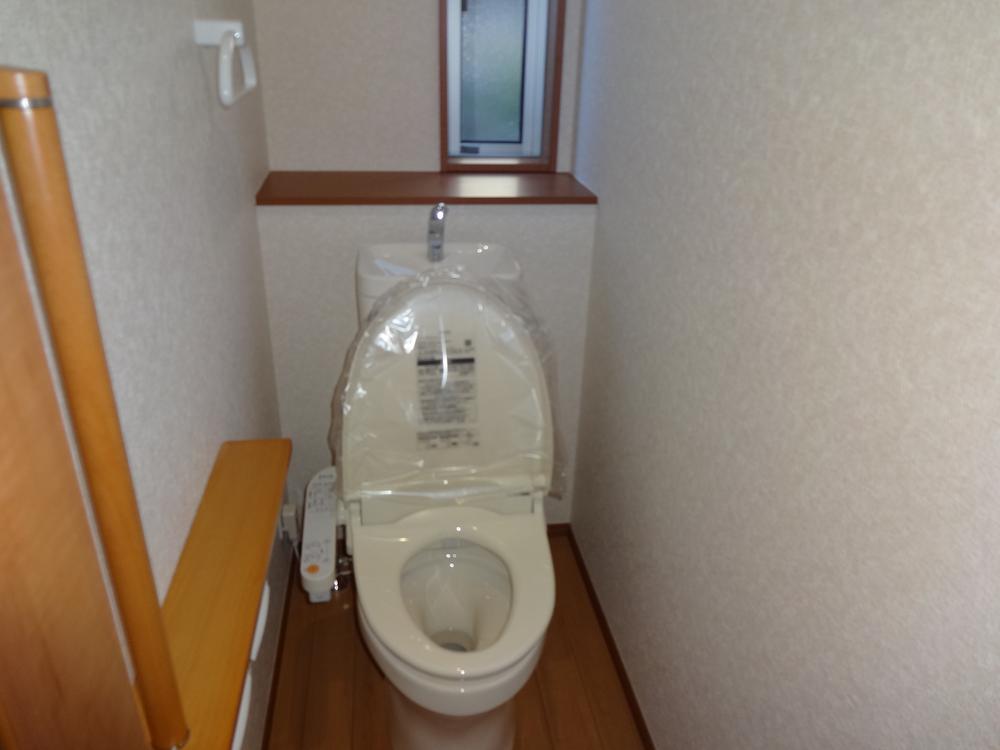 Toilet. Indoor (11 May 2013) Shooting