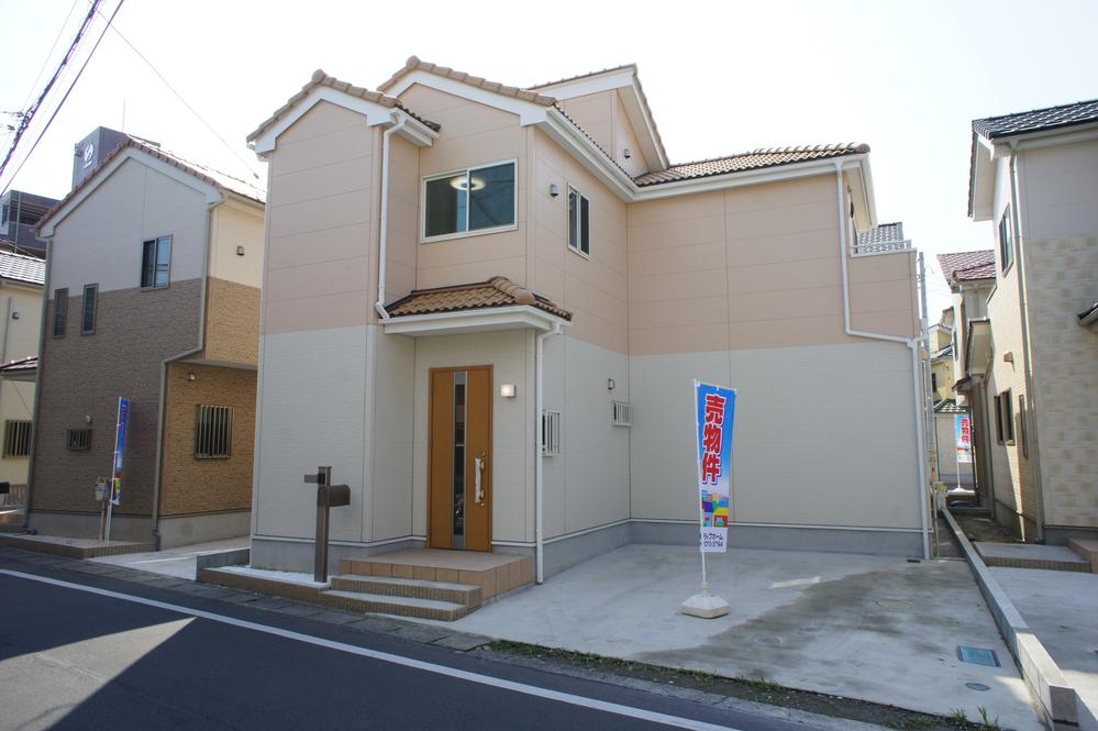 Local appearance photo. Local shooting