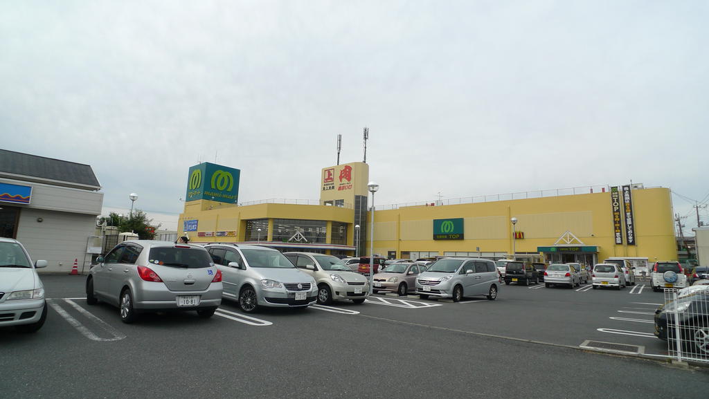 Supermarket. Mamimato Kagohara to the store (supermarket) 967m