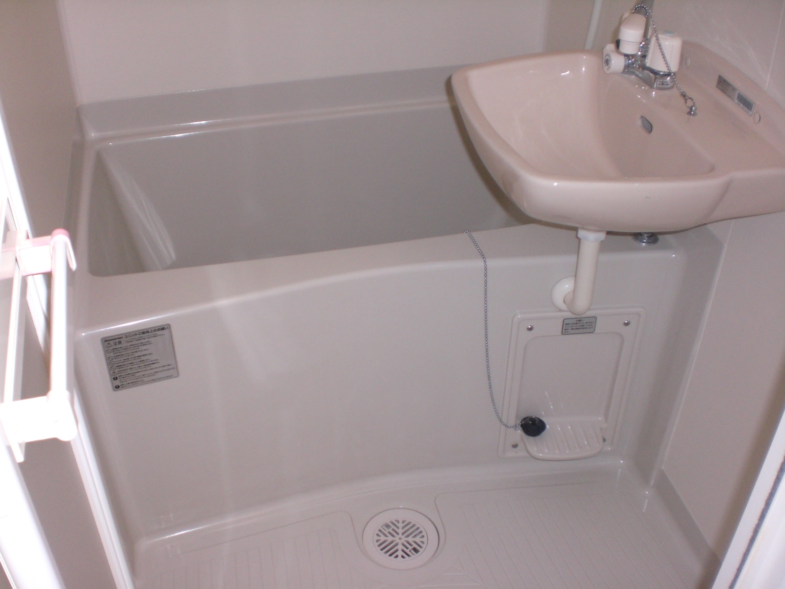 Bath. Bathroom with shower