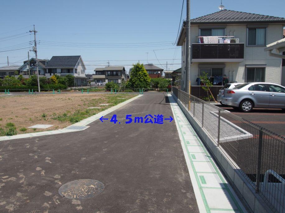 Local photos, including front road. Local is a photo.