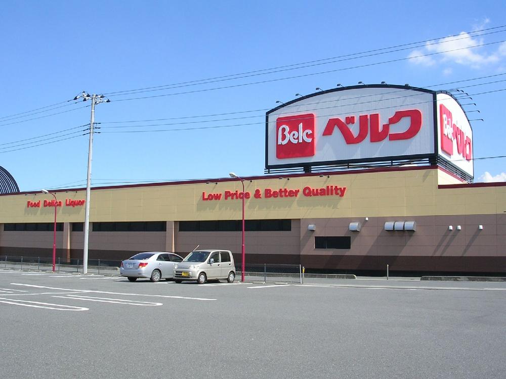 Supermarket. Berg Kagohara to the south shop 1060m