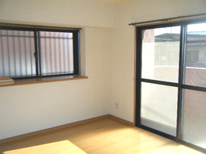 Living and room. South Western-style (with a bay window)