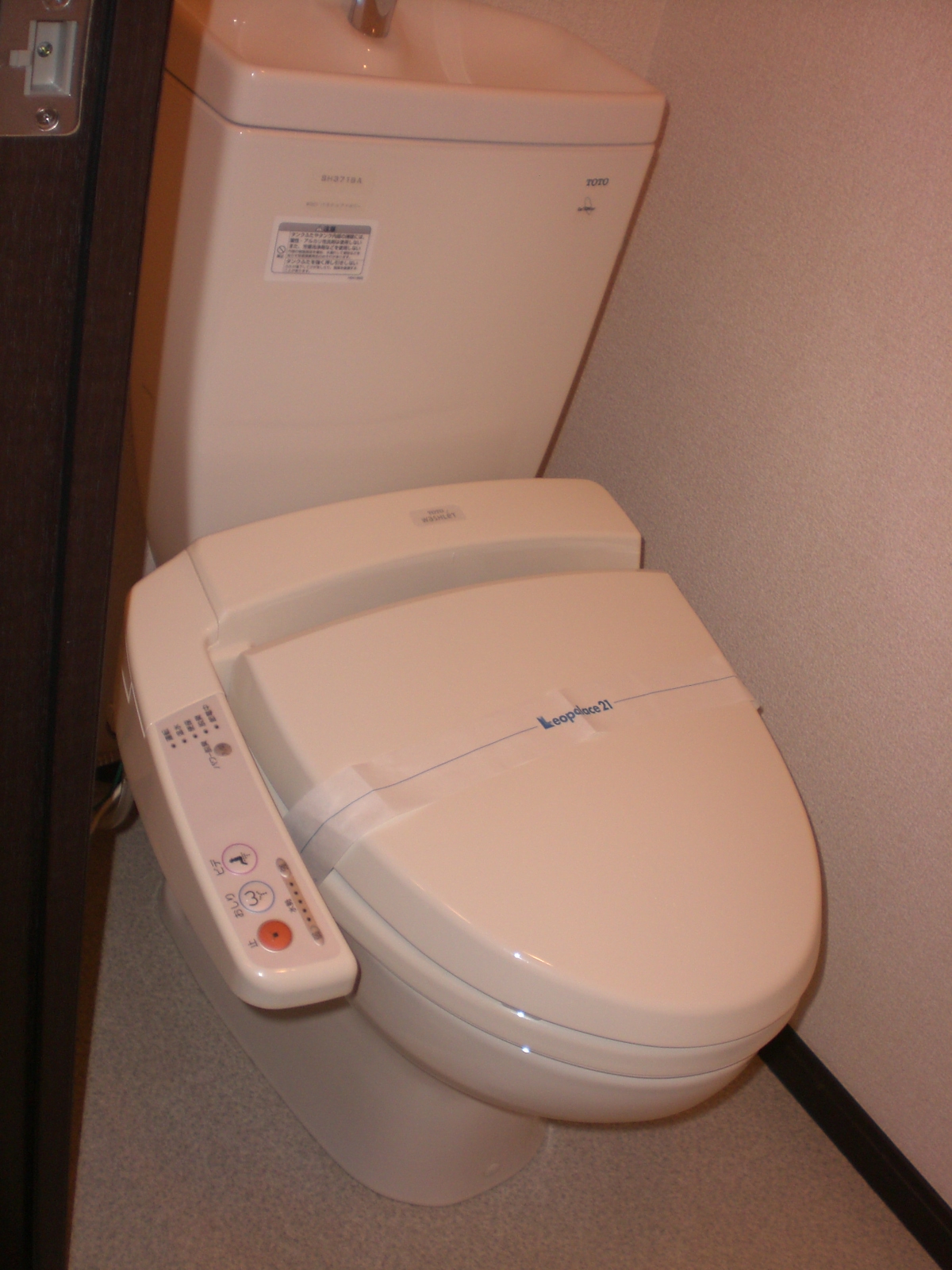 Toilet. bus ・ Toilets are separately