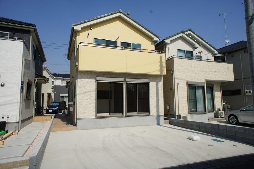 Local appearance photo. Local (10 May 2013) Shooting