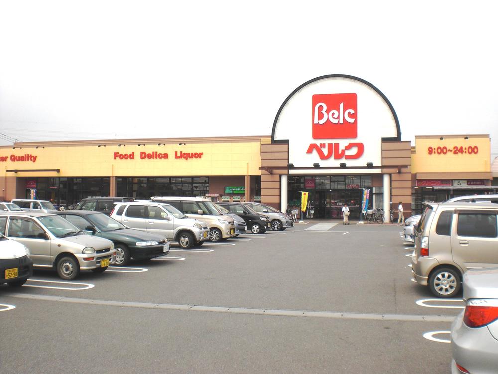 Shopping centre. Until Berg like 200m