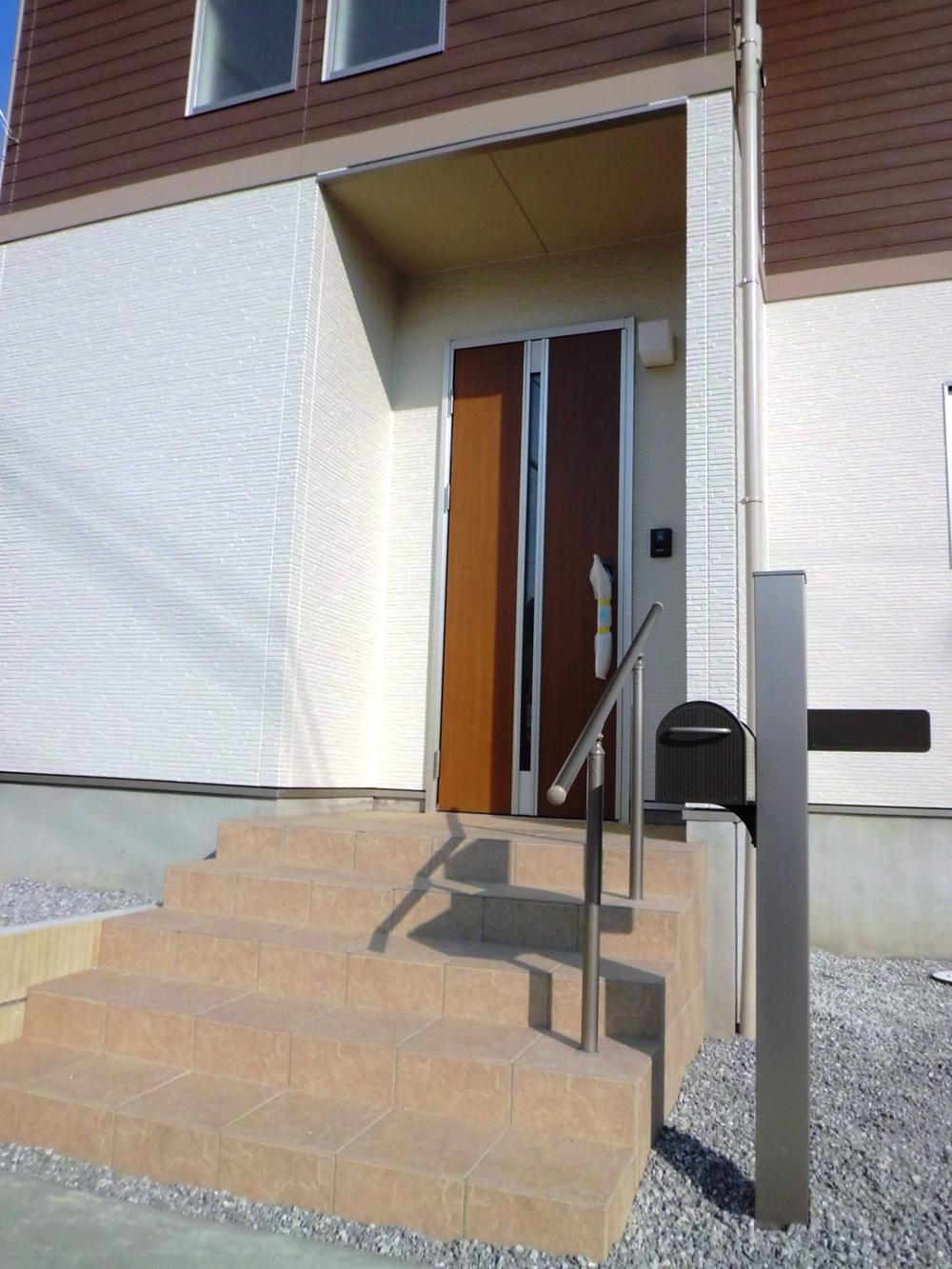 Entrance. Entrance porch with railing (10 May 2013) Shooting