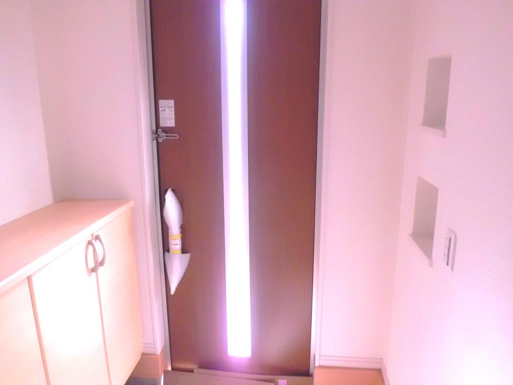 Entrance. Key card with the front door (September 2013) Shooting