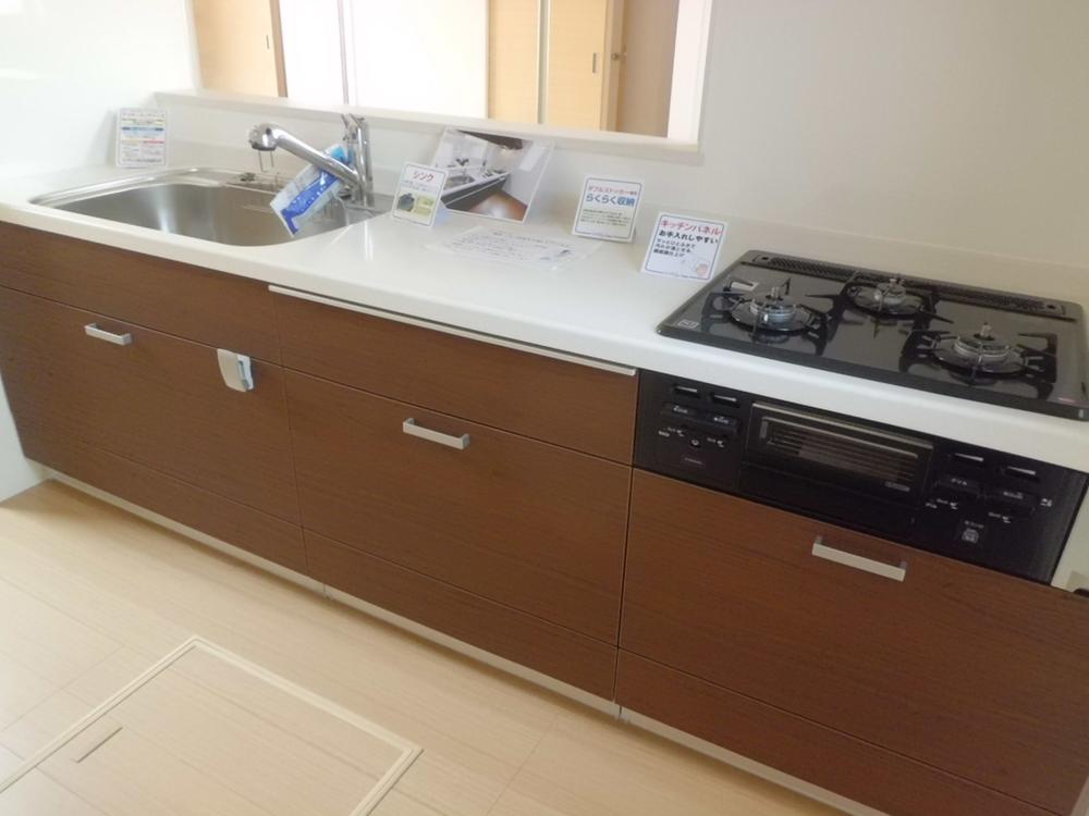 Kitchen. Muted colors of the kitchen (September 2013) Shooting