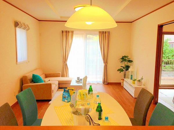 Living. Easy-to-use with a Japanese-style room in the living room next door (June 2013) Shooting