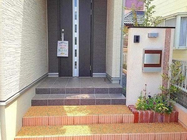 Entrance. Approach of stylish with gatepost like is to go home fun. post, With monitor with intercom / A Building (June 2013) Shooting