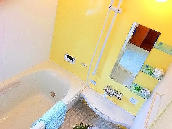 Bathroom. Also big success on a cold day and the rainy season in the bathroom heating ventilation with dryer construction / A Building (June 2013 shooting)