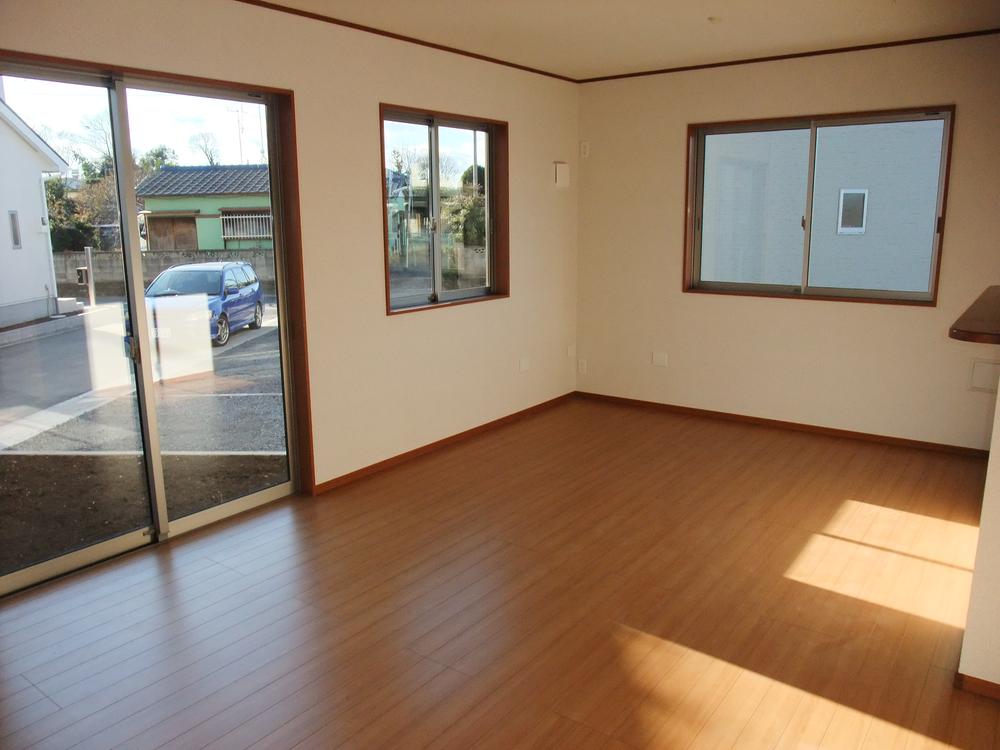 Same specifications photos (living). The company specification example