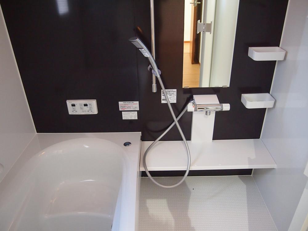 Bathroom. bathroom Drying ・ Cool breeze ・ Heater is equipped with.