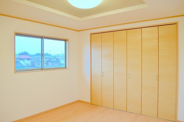 Non-living room. Frontage use widely easy walk-in closet with / G Building 2F Master Bedroom (August 2013) Shooting