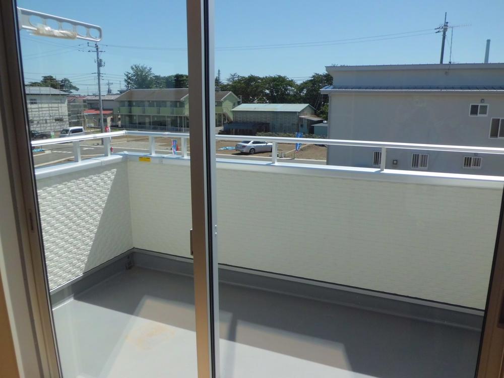 Balcony.  [Model house balcony] Spacious balcony. Tea or time is How about a holiday on the balcony? 