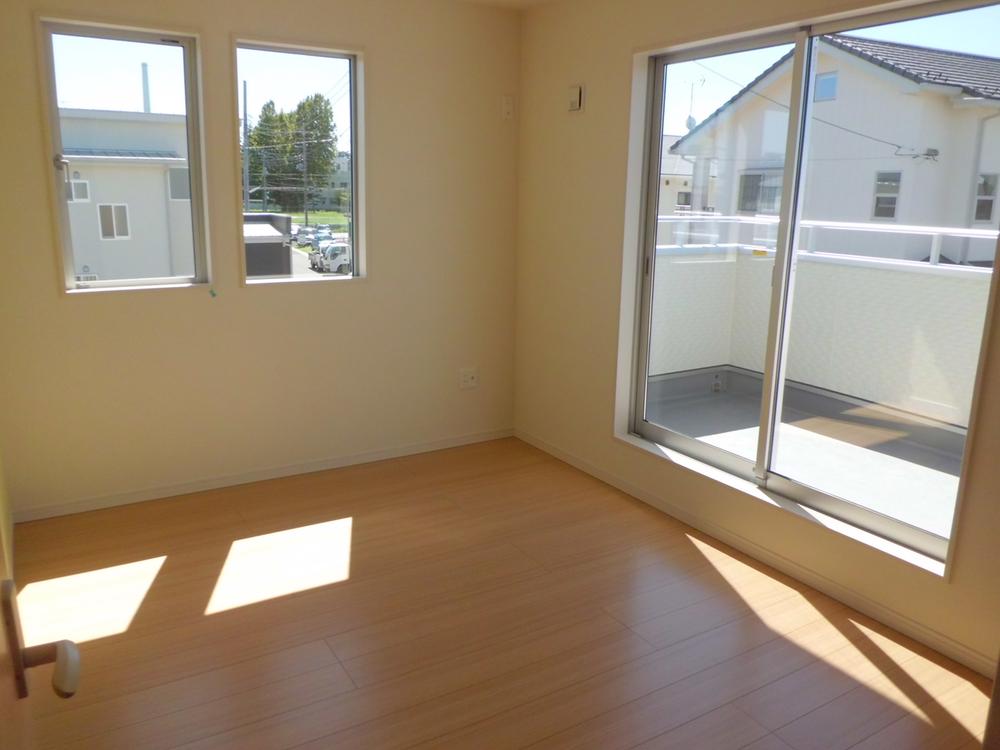Non-living room.  [Model house interior] A bright room with two-sided lighting (September 2013) Shooting