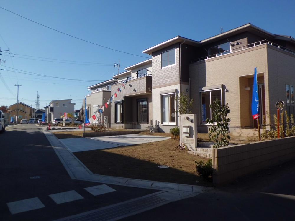 Sale already cityscape photo. All 23 buildings of the large subdivision. It finished only community the number of house (September 2013) Shooting