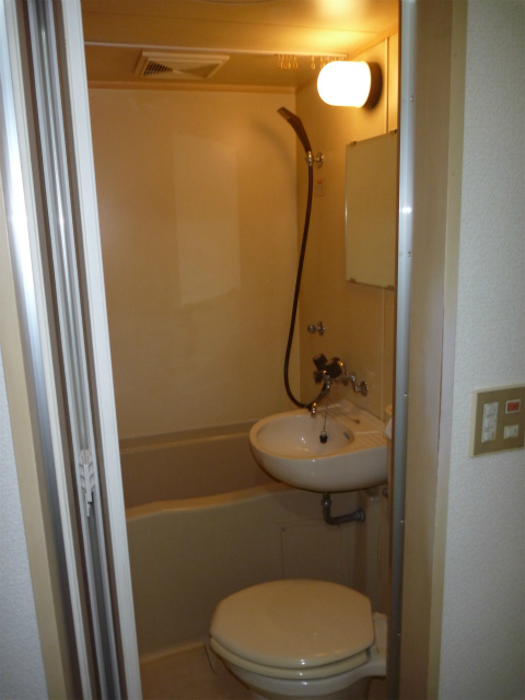 Bath. Bathing and bus is but cleaning is Rakuchin together.