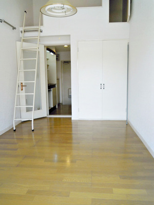 Living and room. Room 1