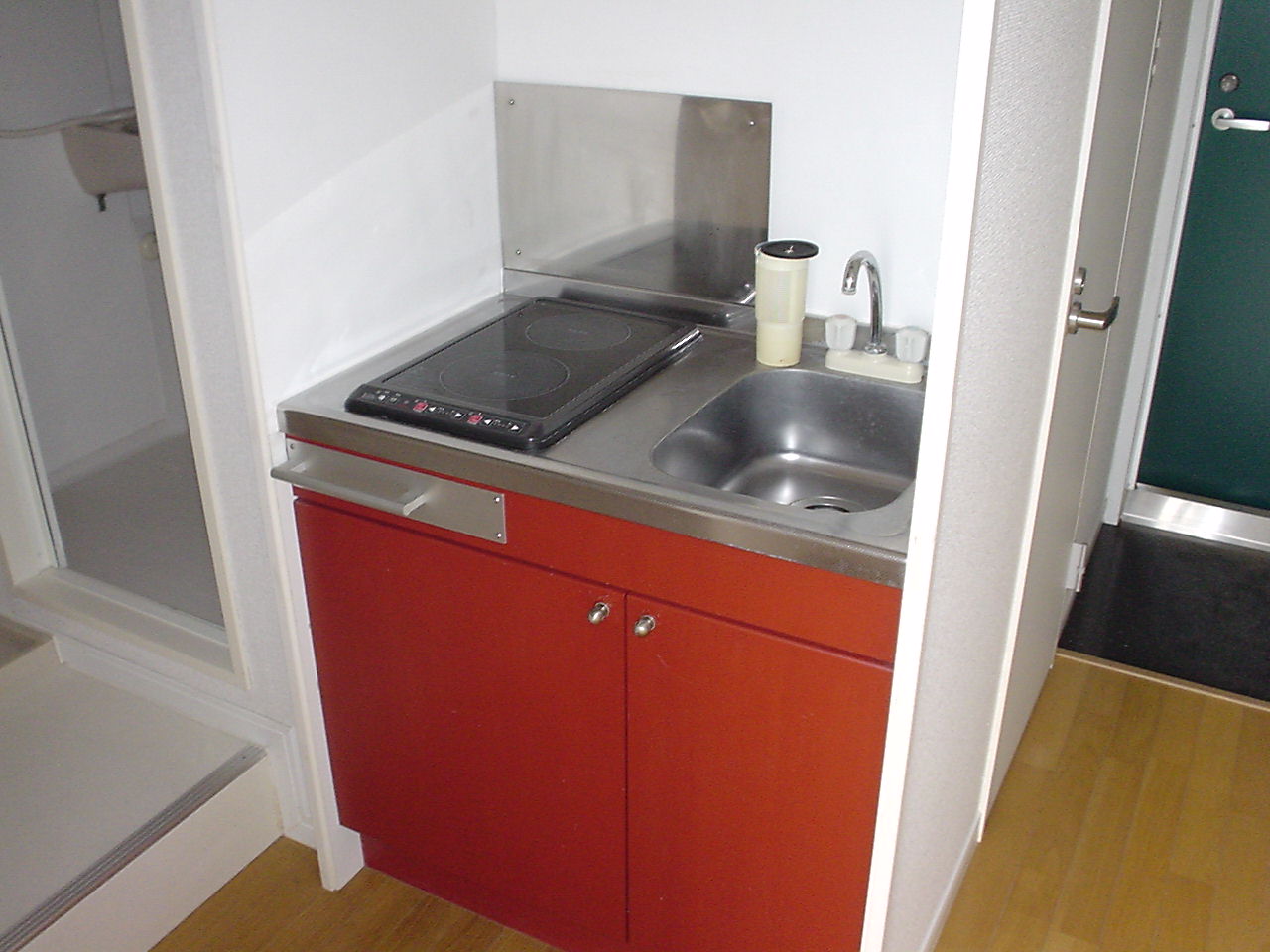 Kitchen. 1-neck is a stove in the kitchen. 