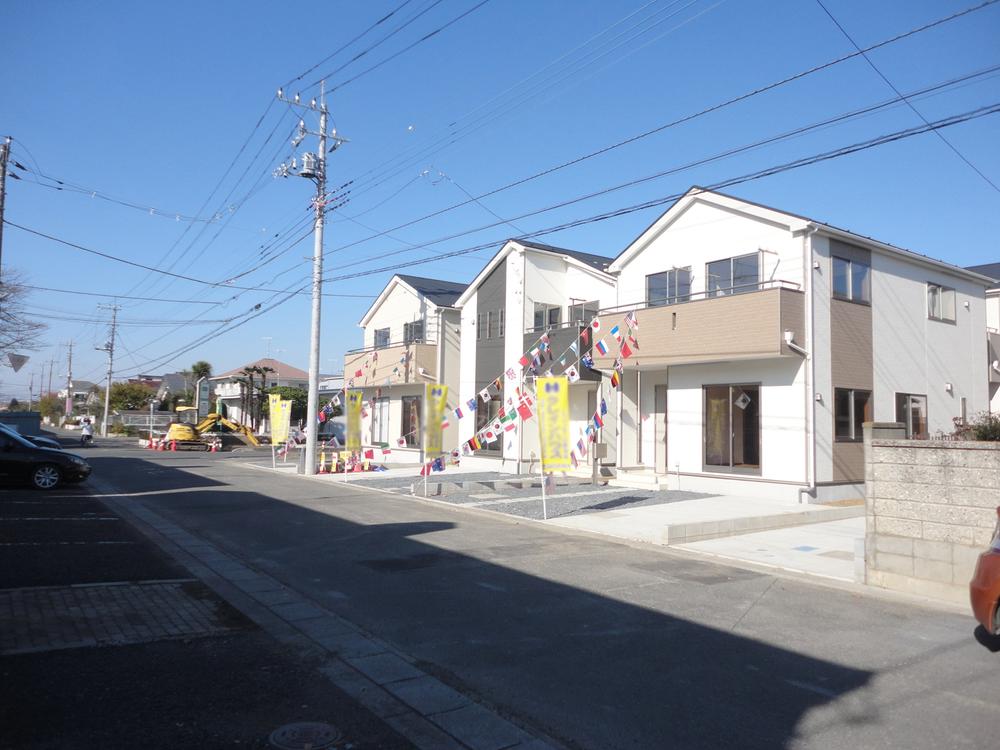 Local photos, including front road. Local (12 May 2013) Shooting