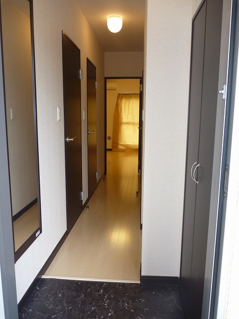 Entrance. It is the scenery when I opened the front door. 