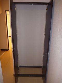 Receipt. There is just the right storage to put the vacuum cleaner in the hallway. 