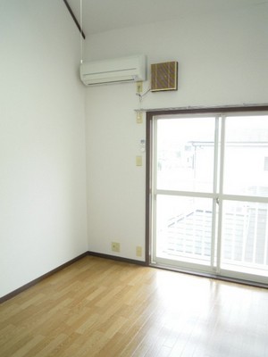 Living and room. Room 2