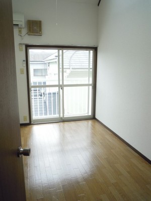 Living and room. Room 1