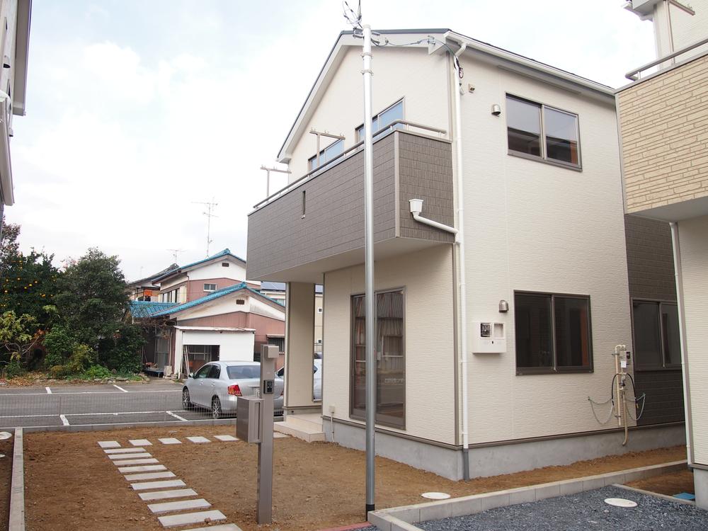 Local appearance photo. Local is a photo. 