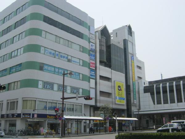 Shopping centre. 600m to AZ (shopping center)